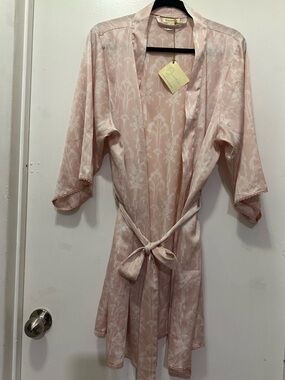 New! World Market Blush Pink Floral Satin Kimono Robe with Tie Waist Sz S